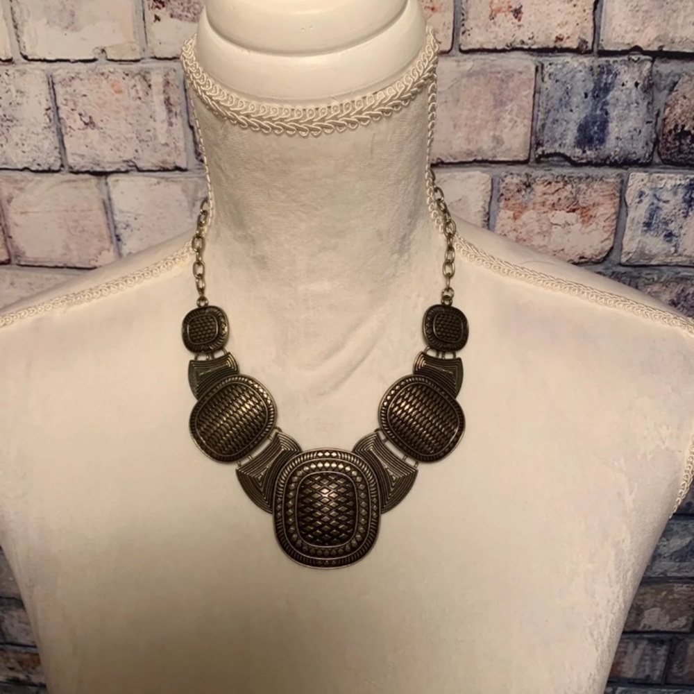 ✨AZTEC DESIGNED CHAIN NECKLACE WITH EARRINGS✨ - Picture 2 of 4